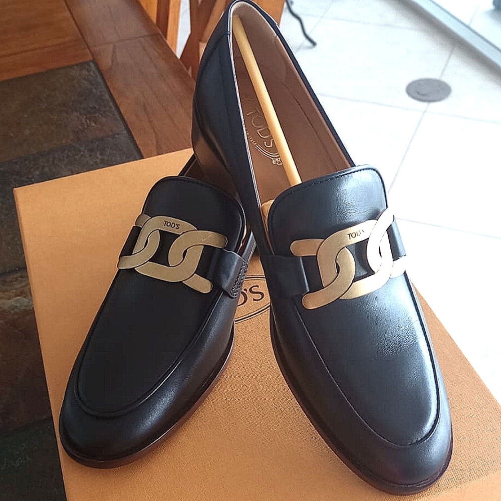 TOD'S Kate chain black leather loafers size 8